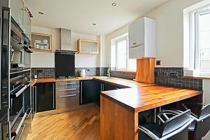 Kitchen / Breakfast Room- click for photo gallery